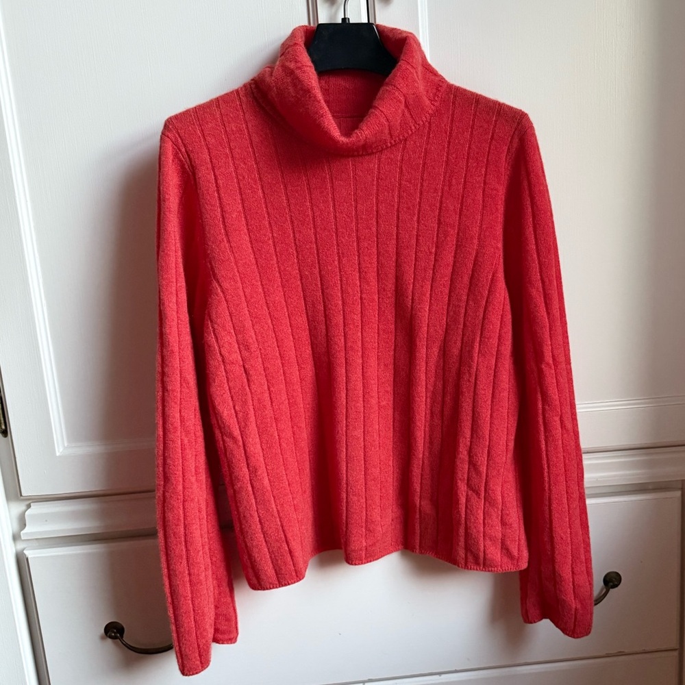 Halston burnt orange red cashmere turtleneck size M